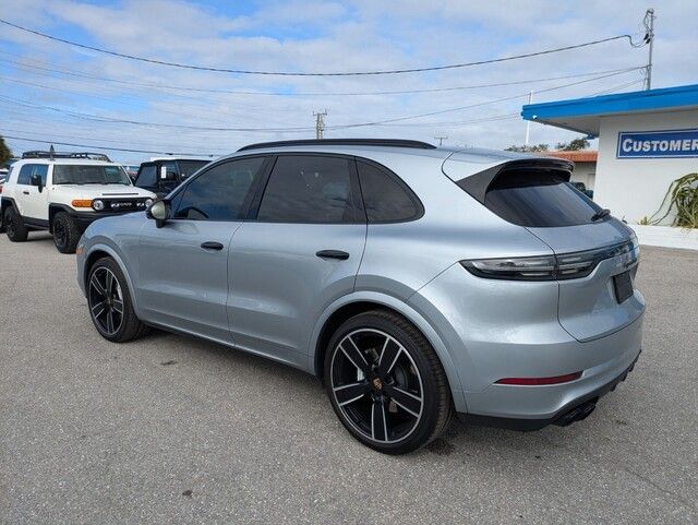 2020 Porsche Cayenne Turbo photo 4