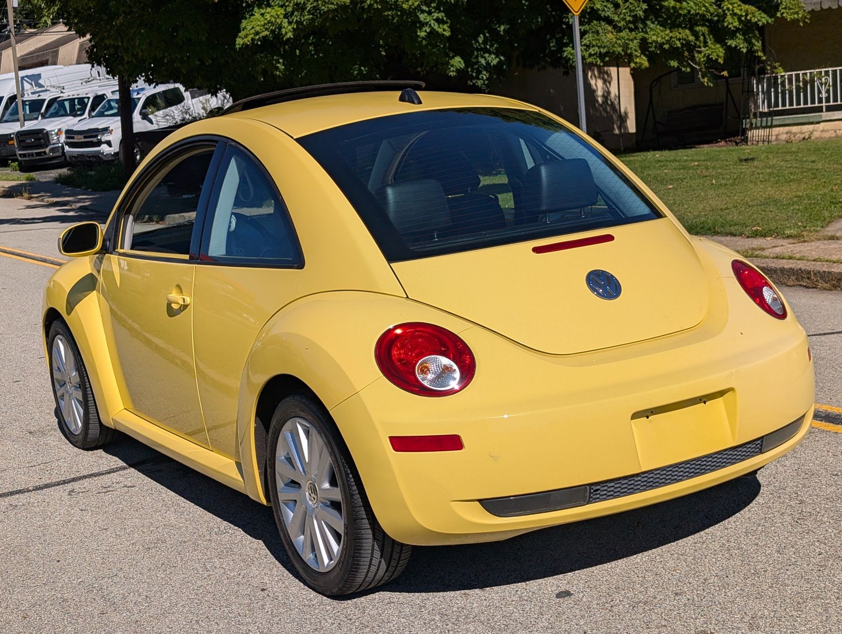 2008 Volkswagen New Beetle 11