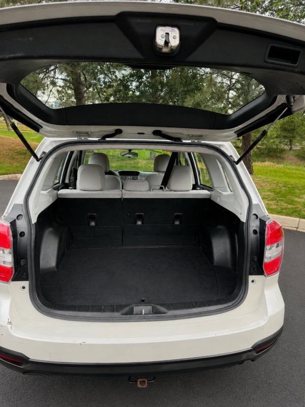 2014 Subaru Forester i - Photo 9
