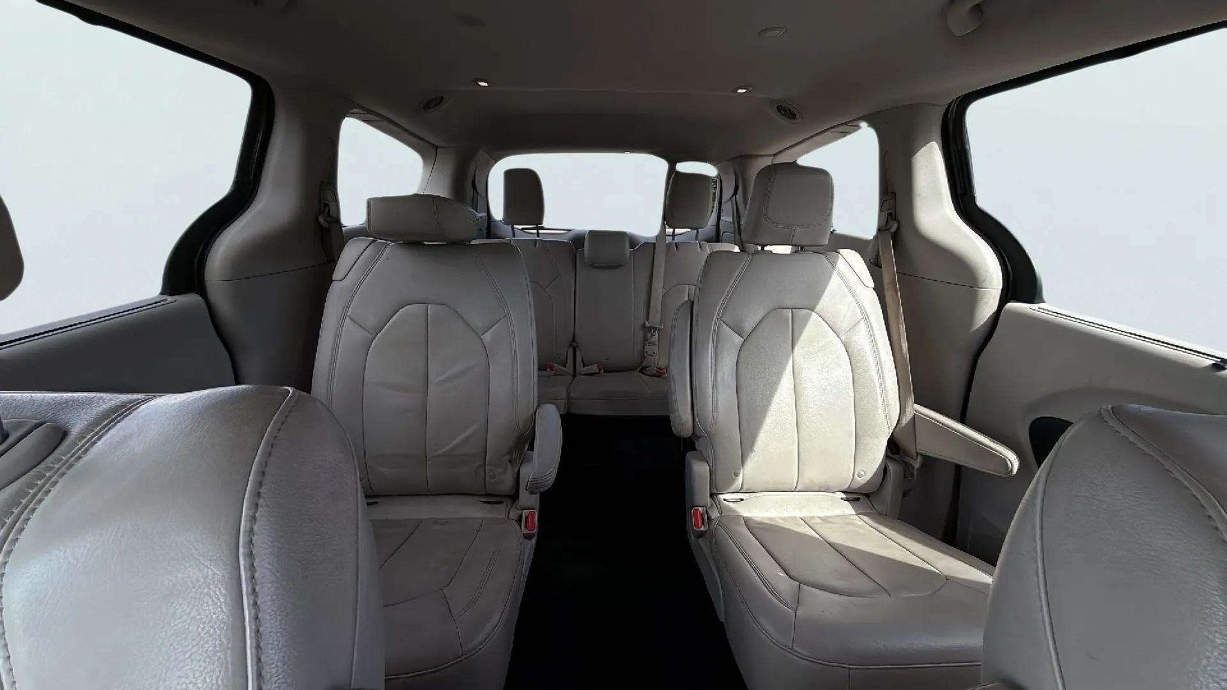 2017 Chrysler Pacifica Touring L photo 17