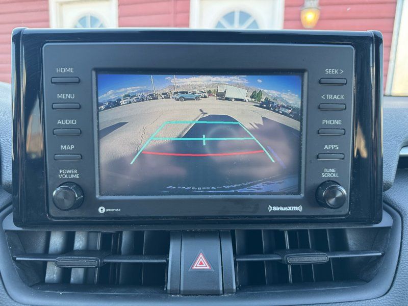 2021 Toyota RAV4 LE photo 18
