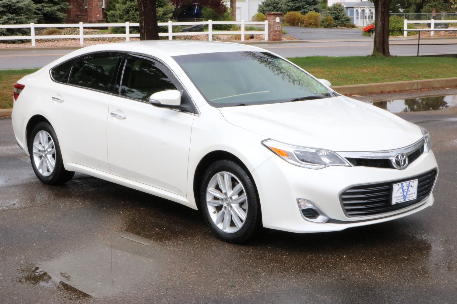 2014 Toyota Avalon XLE | Victory Motors of Colorado