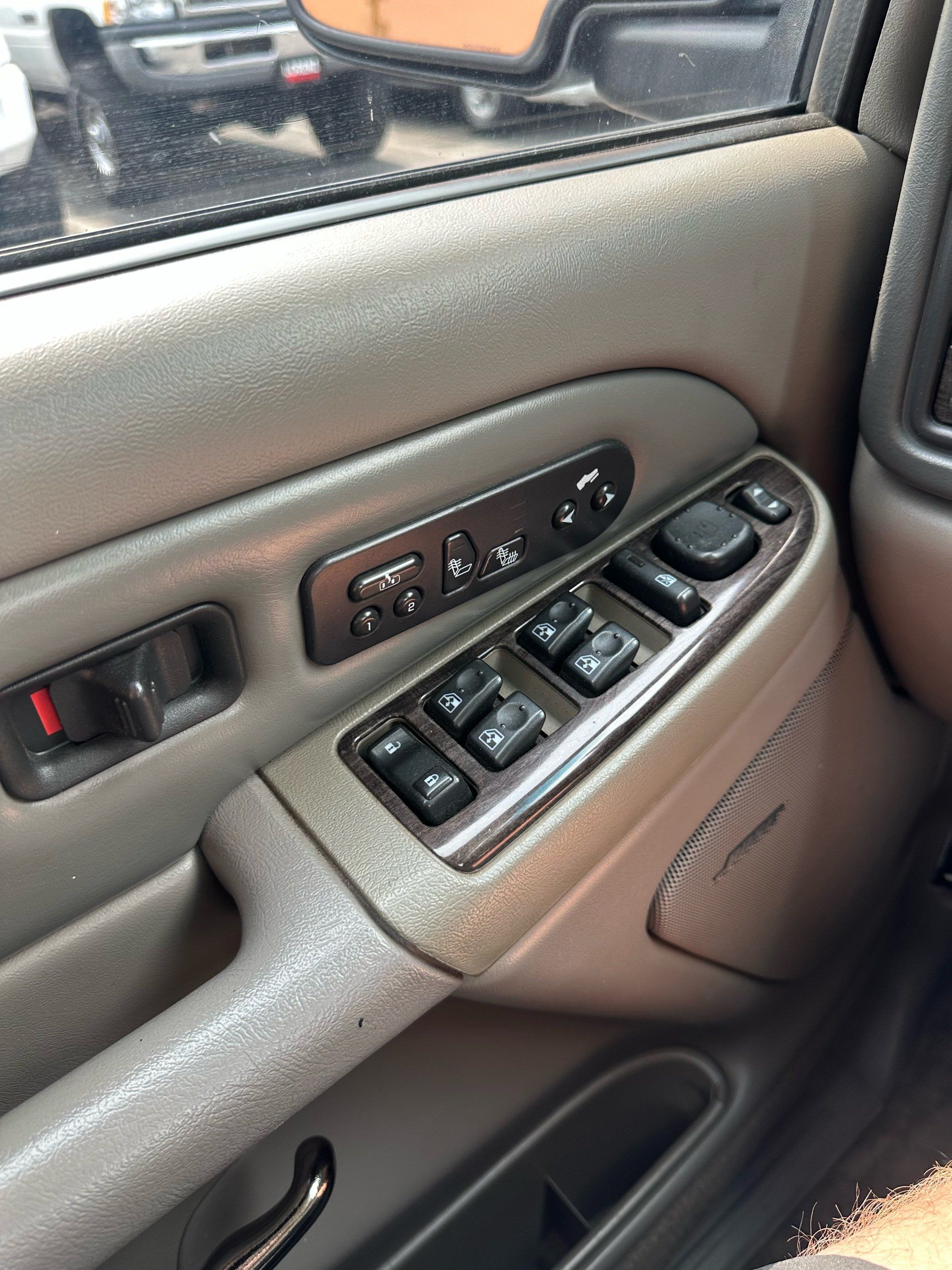 2005 GMC Yukon Denali - Photo 19