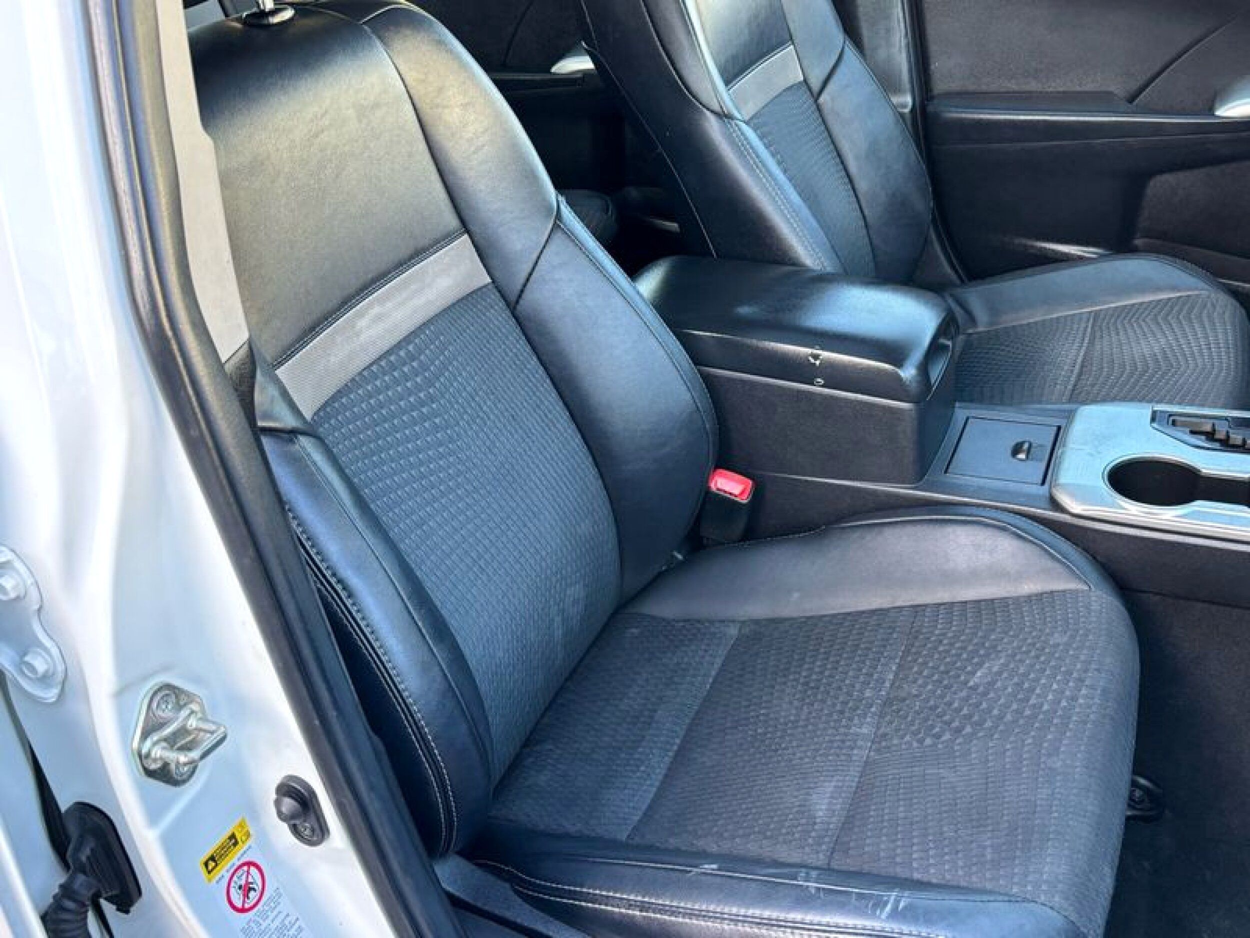 2014 Toyota Camry SE Hybrid - Photo 14