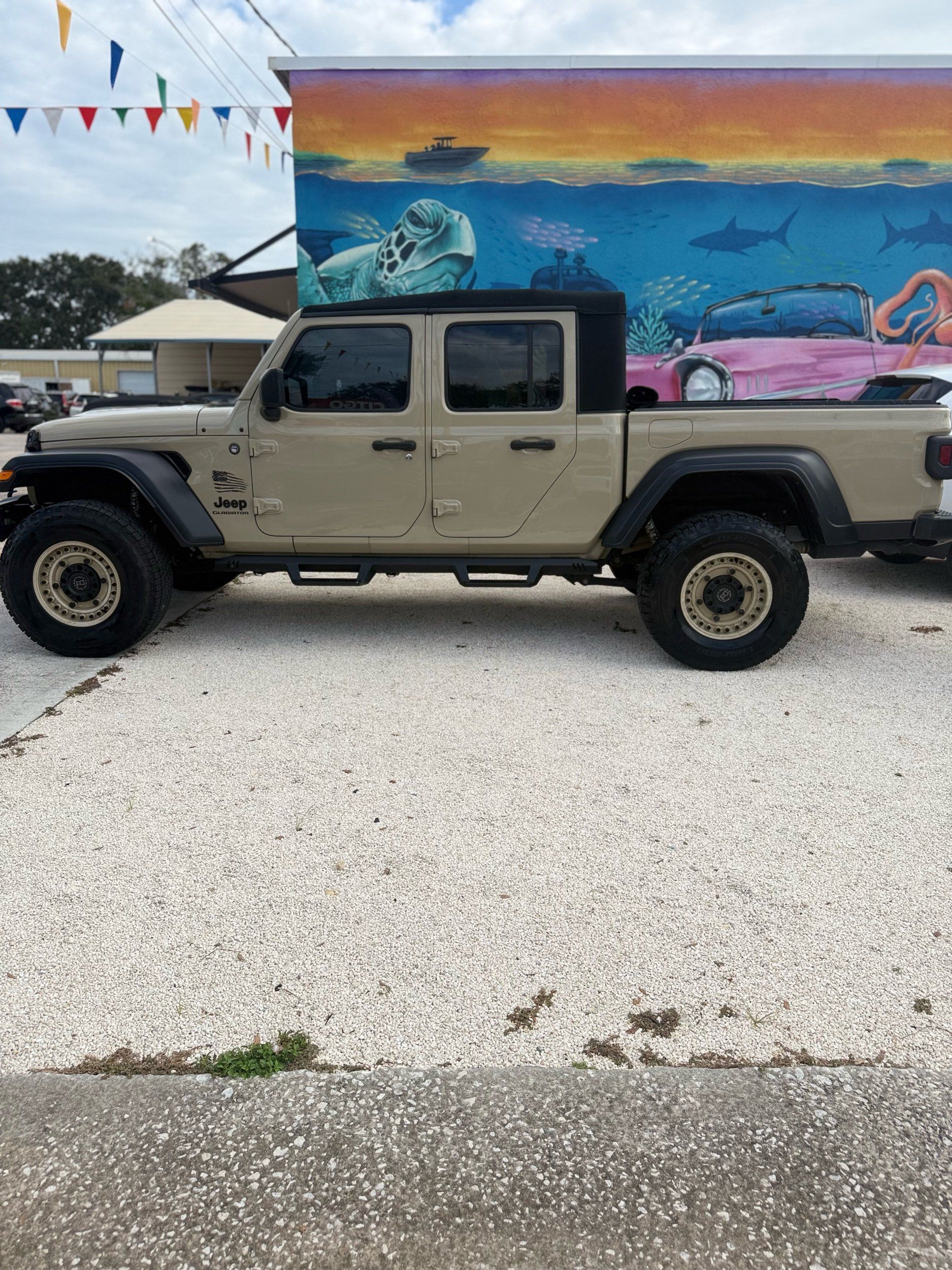 2020 Jeep Gladiator Sport S photo 2