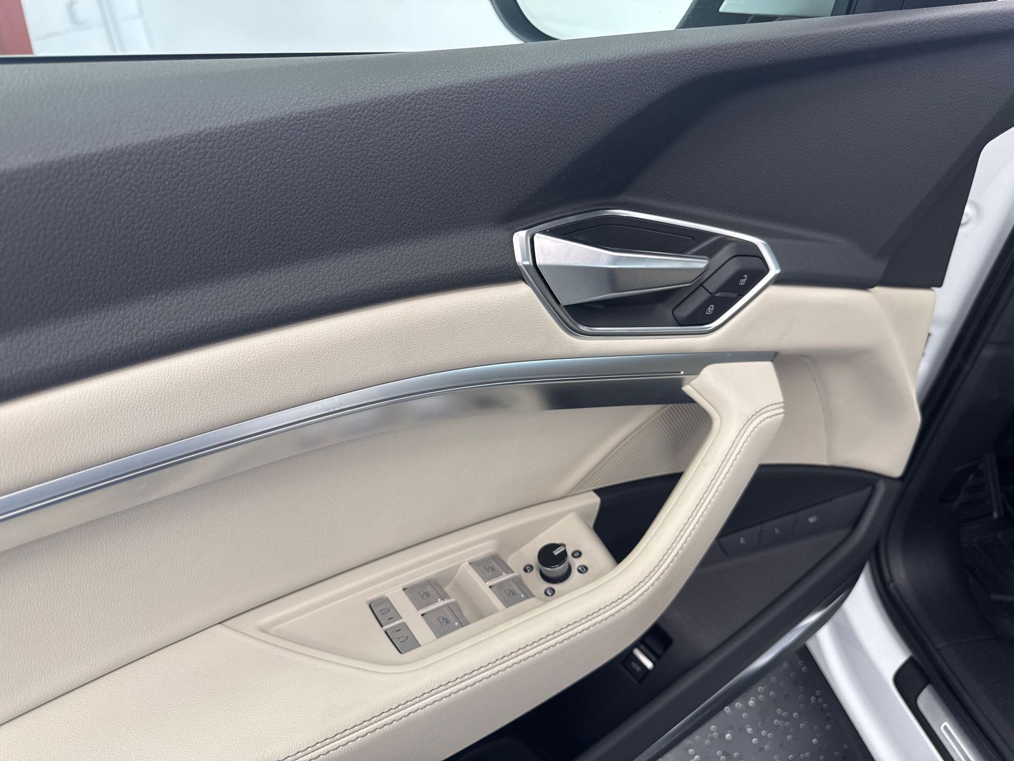 2022 Audi e-tron Premium Plus photo 10