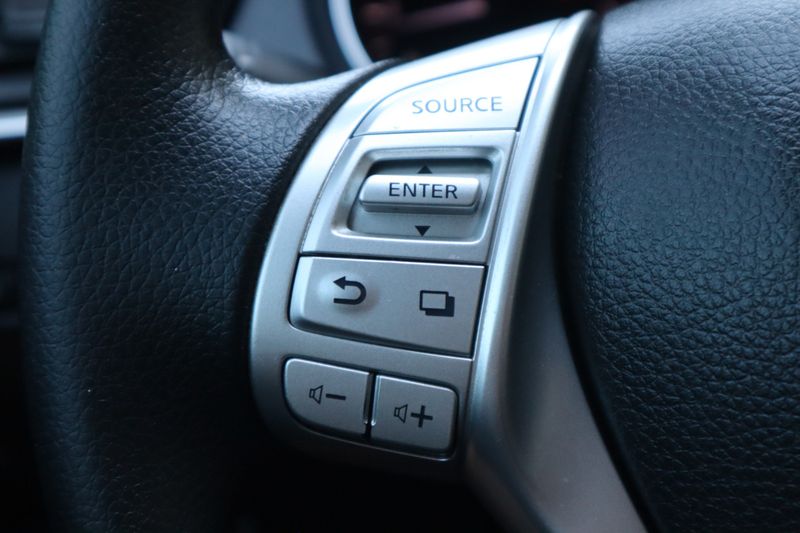 2016 Nissan Rogue Photos