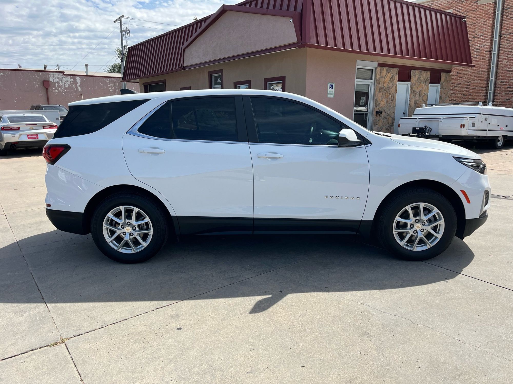 2023 Chevrolet Equinox LT photo 2