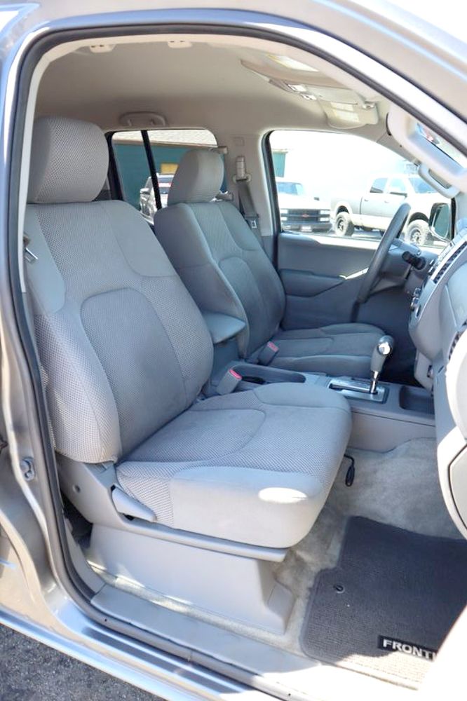 2016 Nissan Frontier SV photo 16
