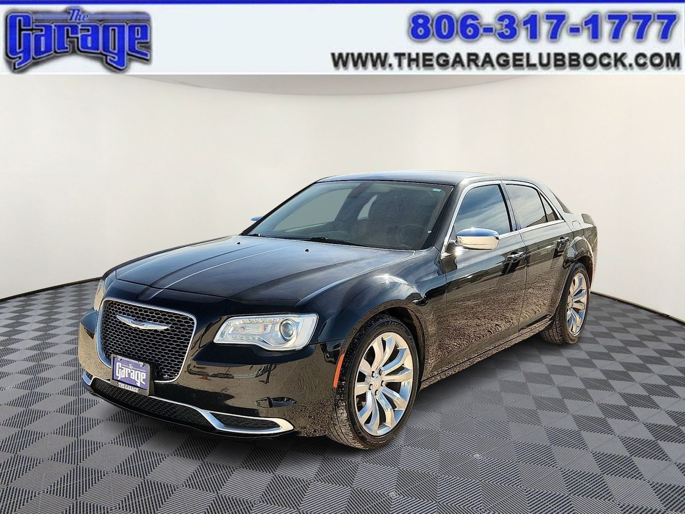 2018 Chrysler 300 Touring's photo