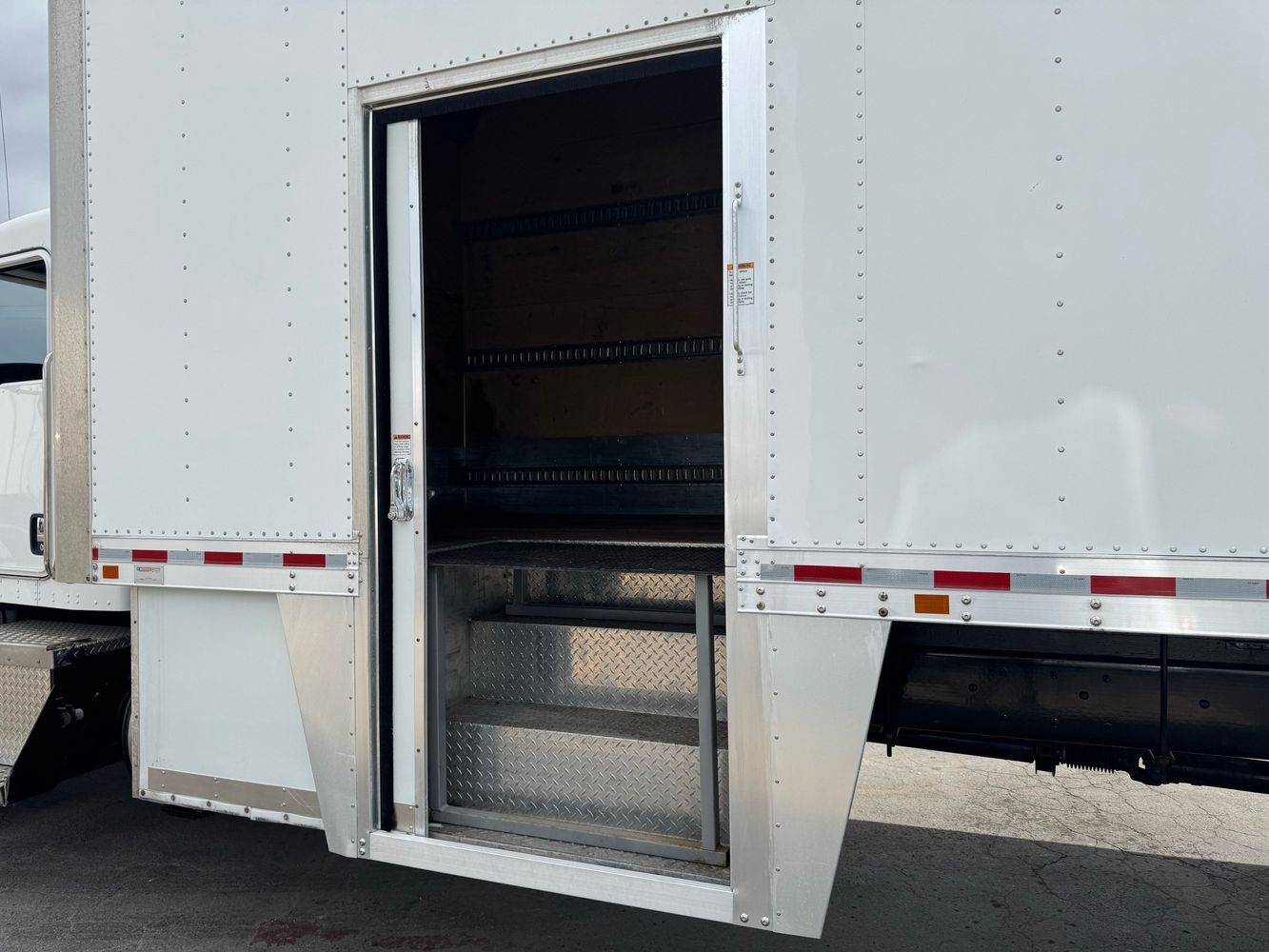 2019 Kenworth T3 Series photo 46