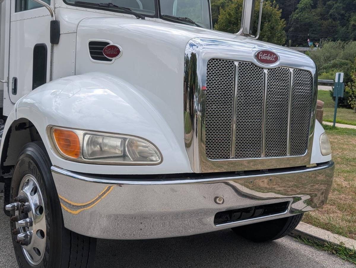 2007 Peterbilt 335 16
