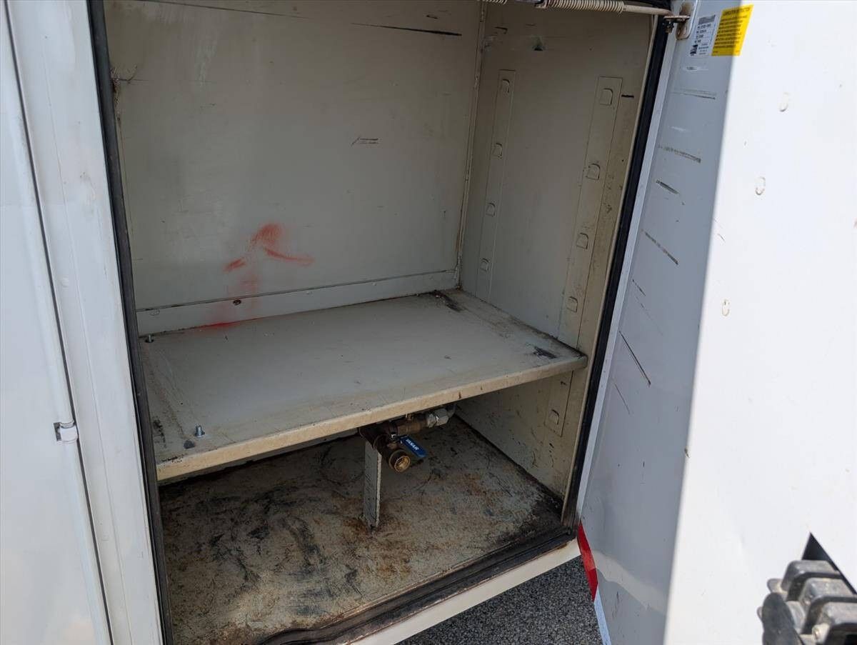 2011 Ford F-550 Super Duty 40