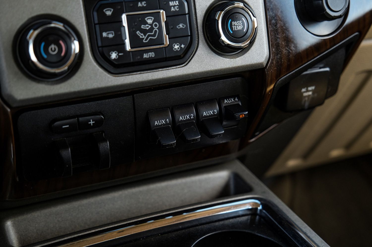 2013 Ford F-250 Platinum photo 27