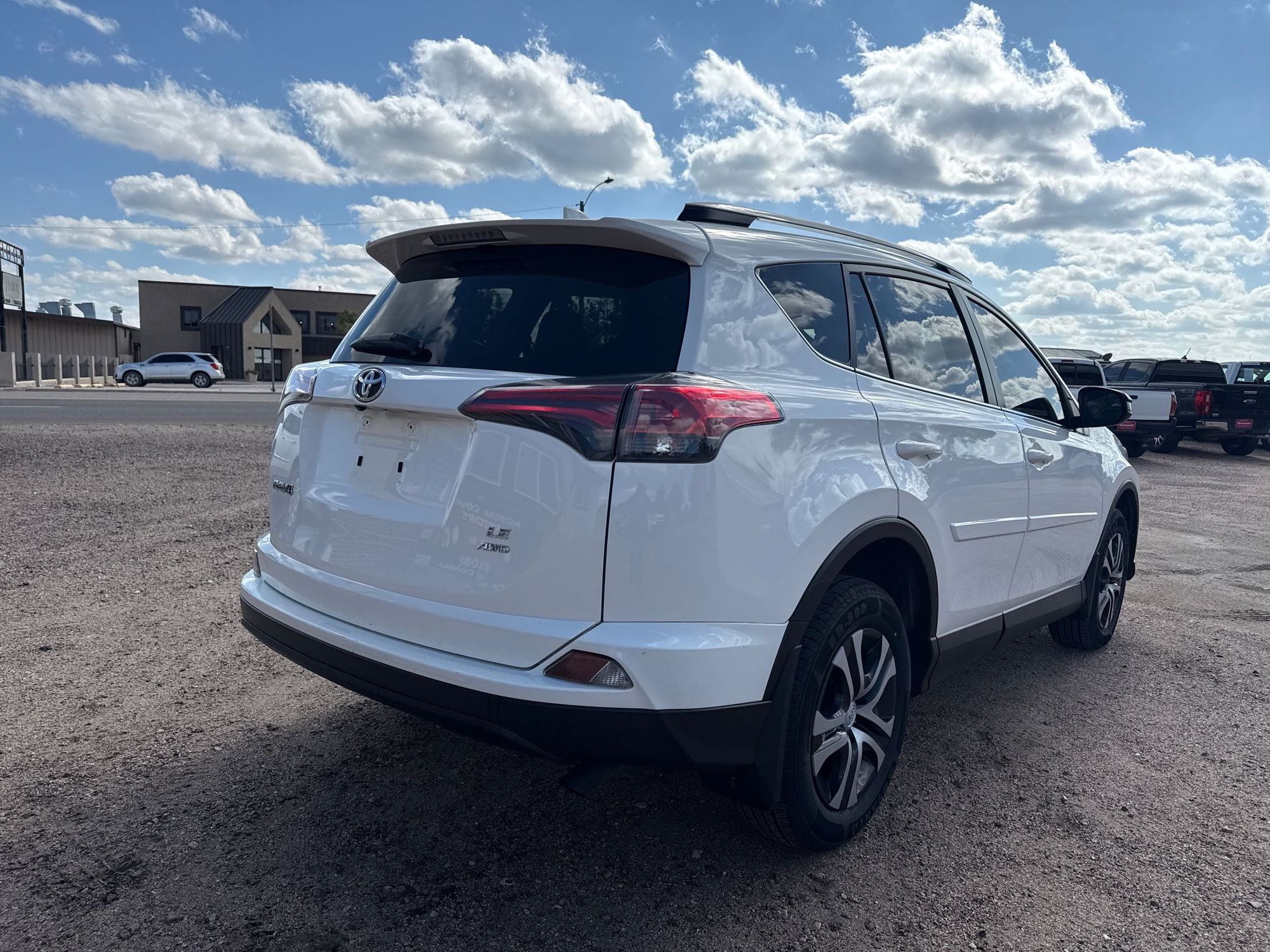2018 Toyota RAV4 LE photo 7
