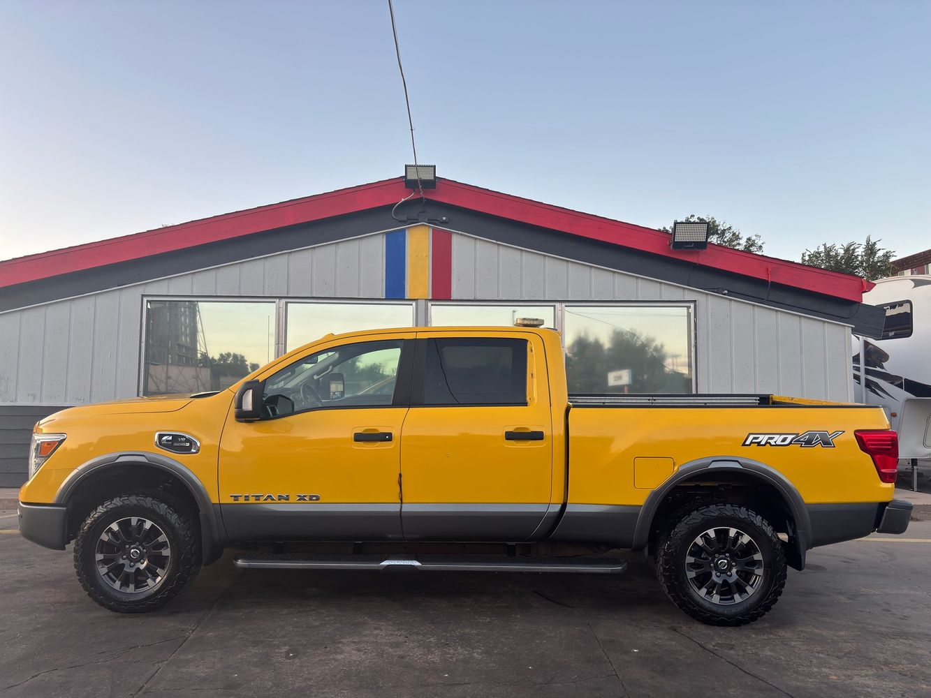 2016 Nissan Titan PRO-4X photo 2