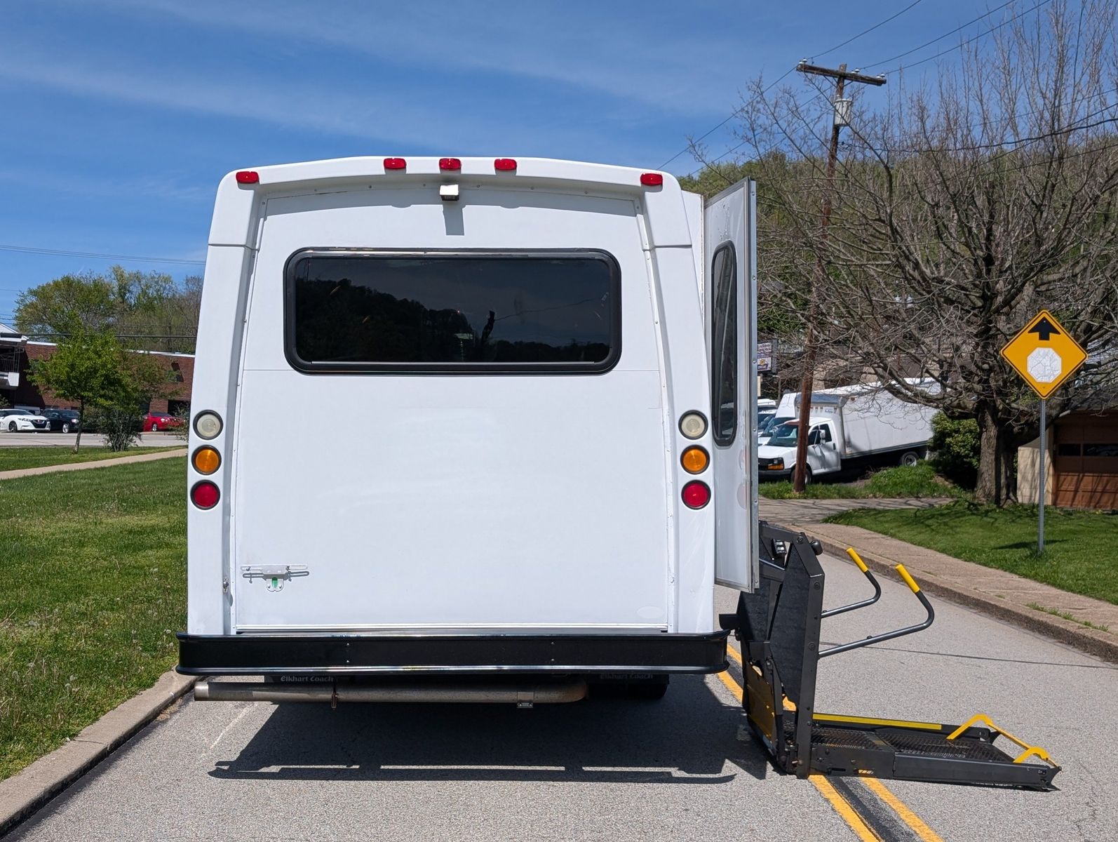 2007 Ford E-450 Cutaway 12