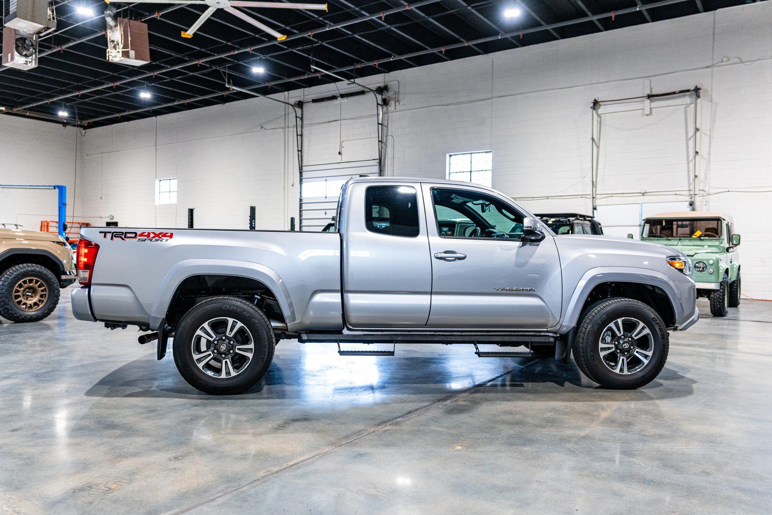 2017 Toyota Tacoma TRD Sport, photo 17