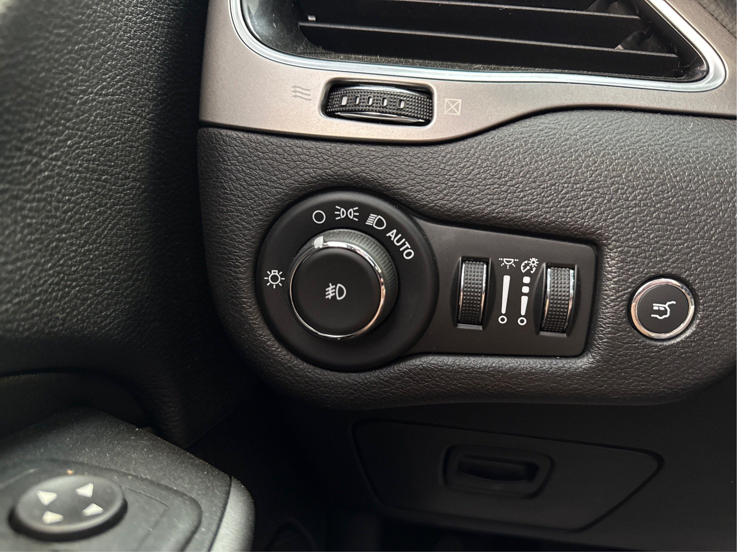 2020 Jeep Cherokee High Altitude - Photo 19