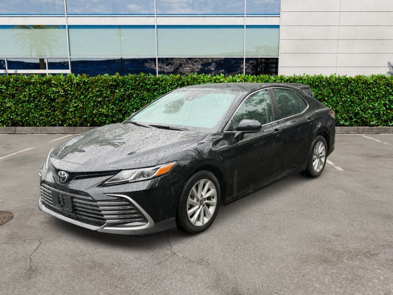 2021 Toyota Camry 2.5 Auto LE's photo