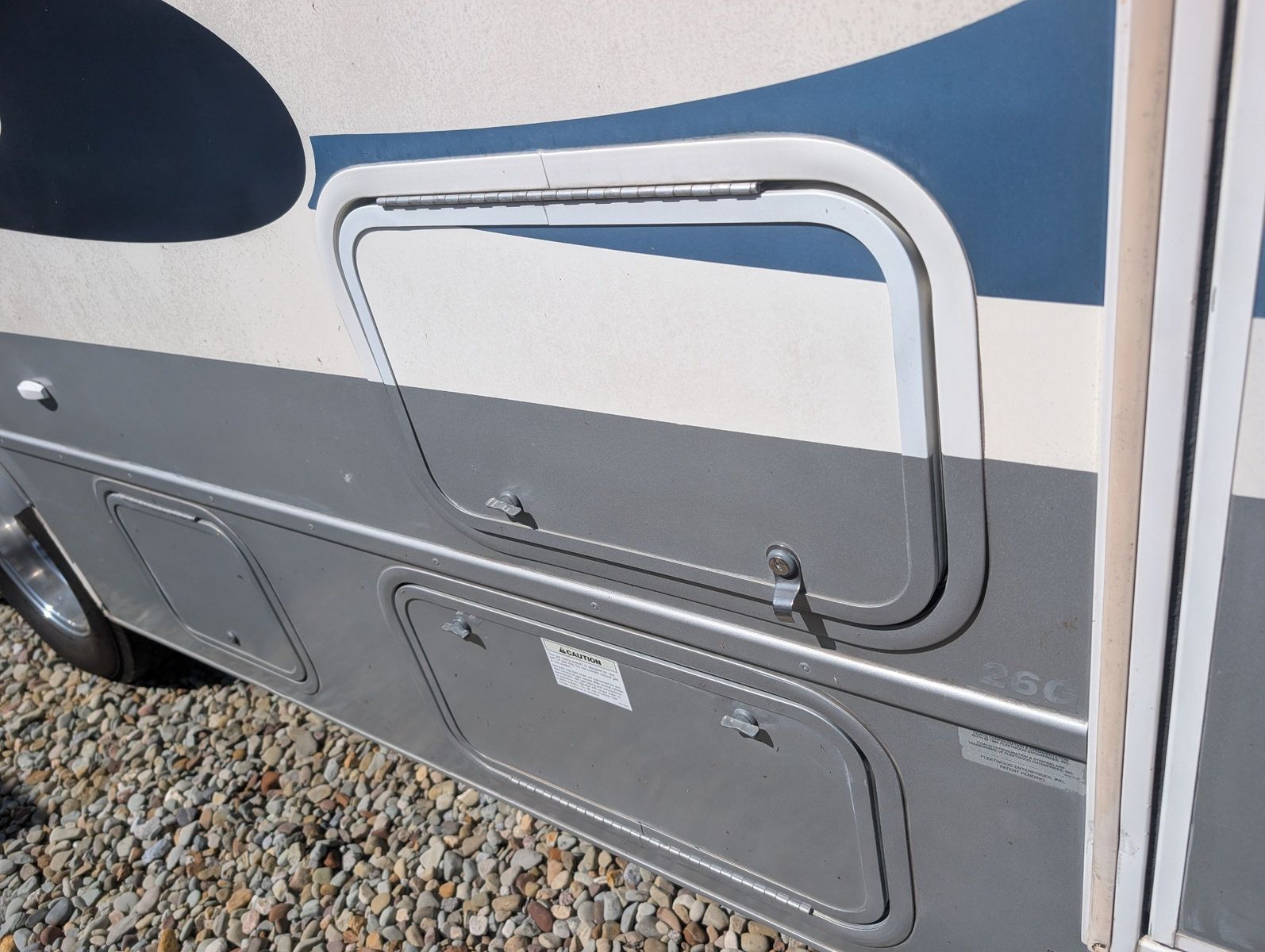 2004 Ford E-Series Chassis 69