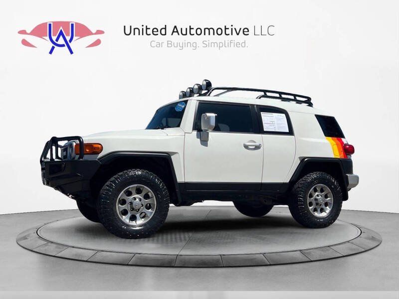 White 2013 Toyota FJ Cruiser 4WD SUV / Crossover Four-Wheel Drive 5-Speed Automatic