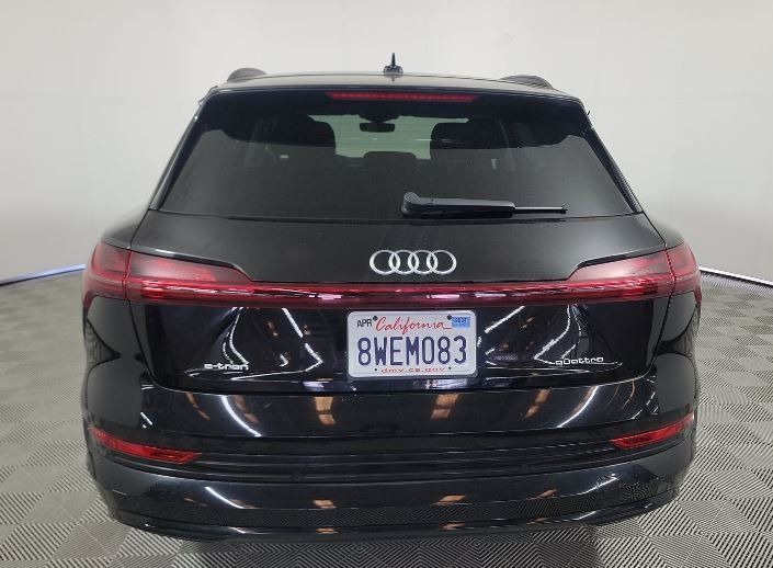 2021 Audi e-tron Premium photo 2