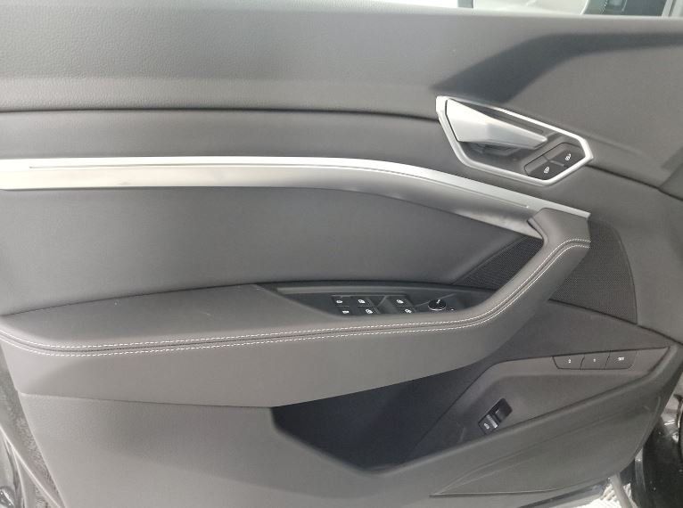 2021 Audi e-tron Premium photo 4