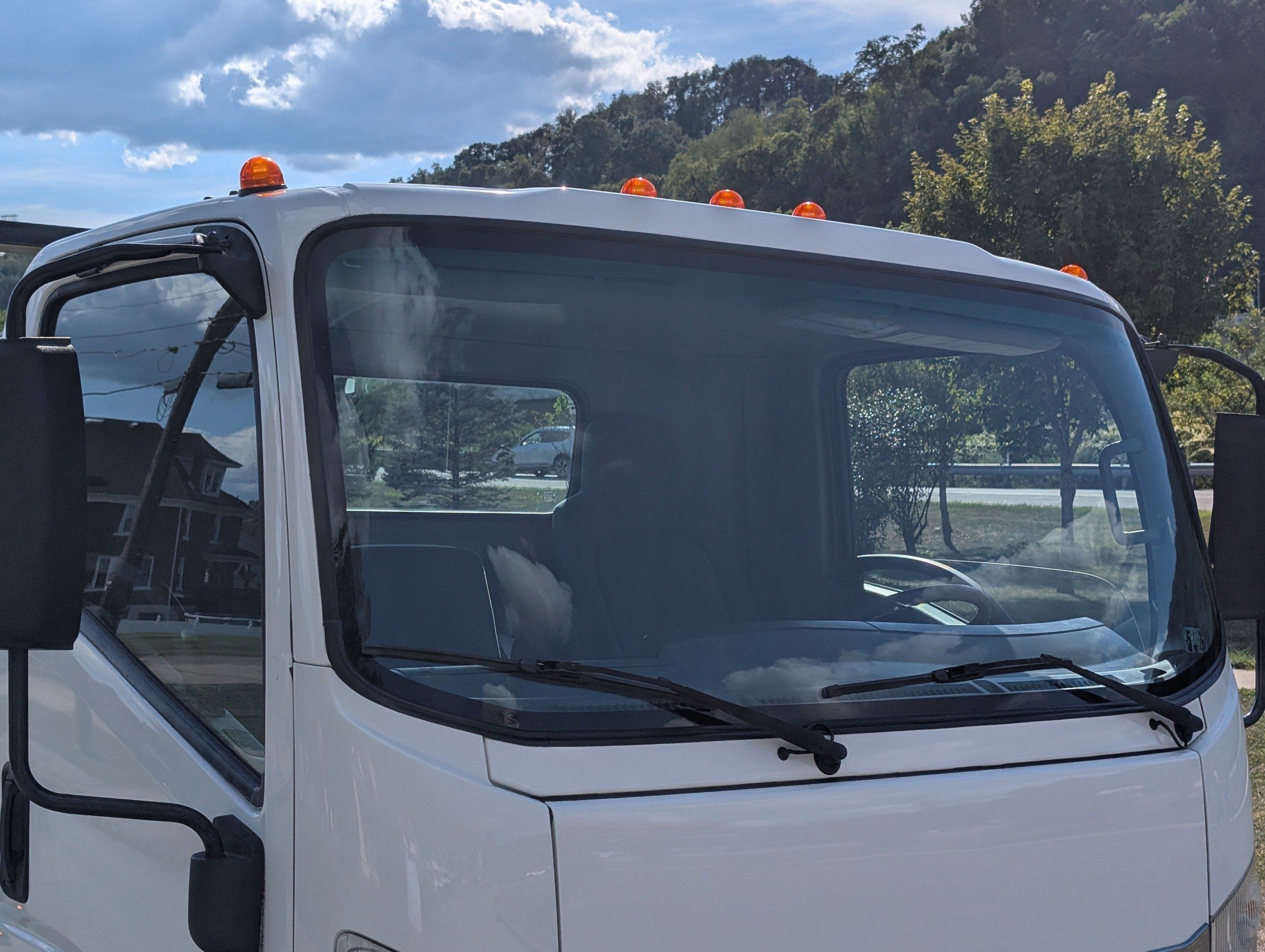 2021 Isuzu NRR photo 18