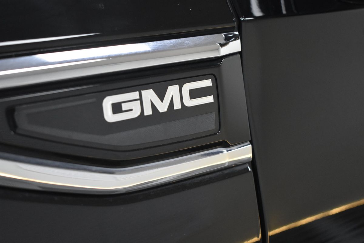 2021 GMC Yukon XL 4WD SLT