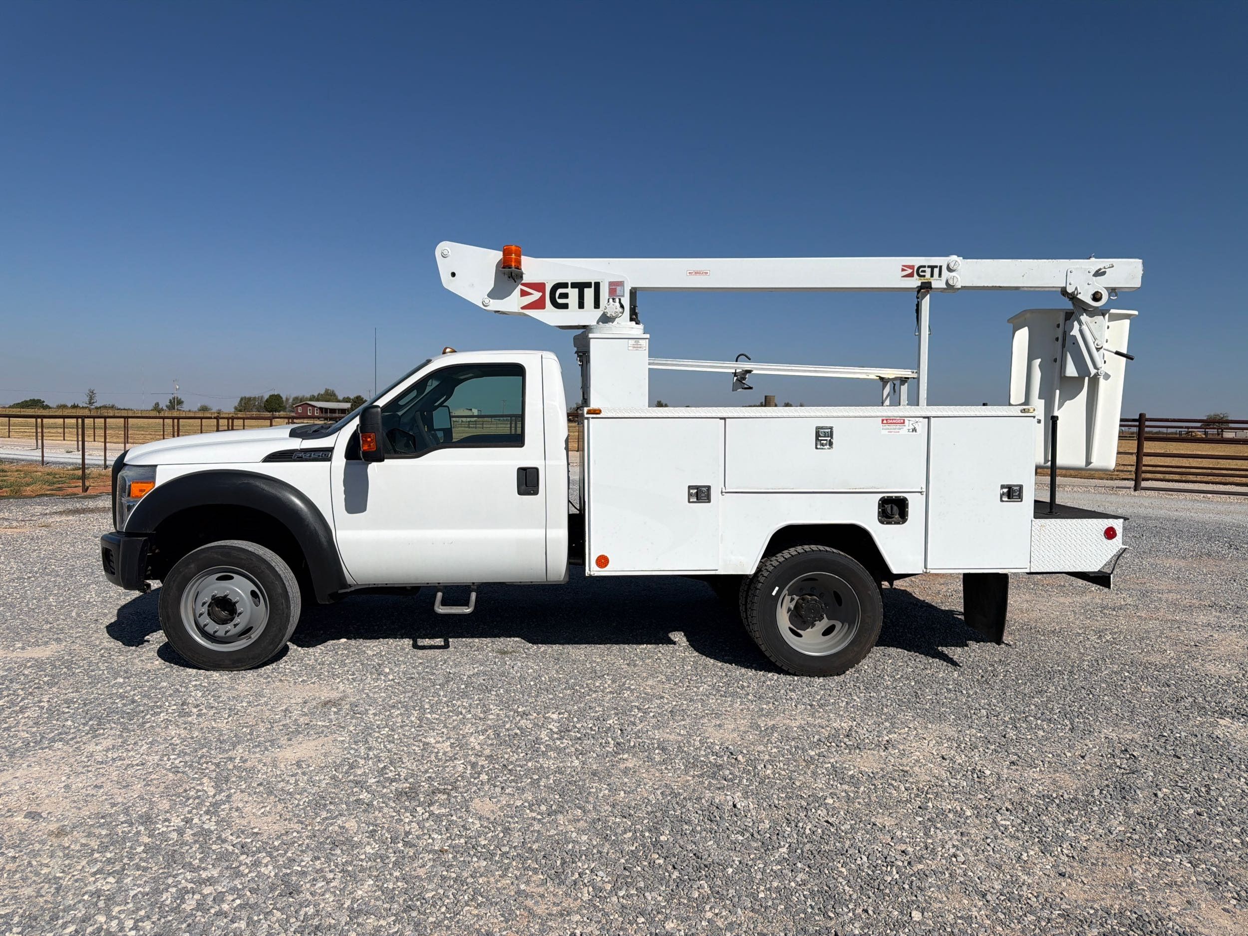 2016 Ford F-450 Super Duty Chassis Cab XL - Photo 4
