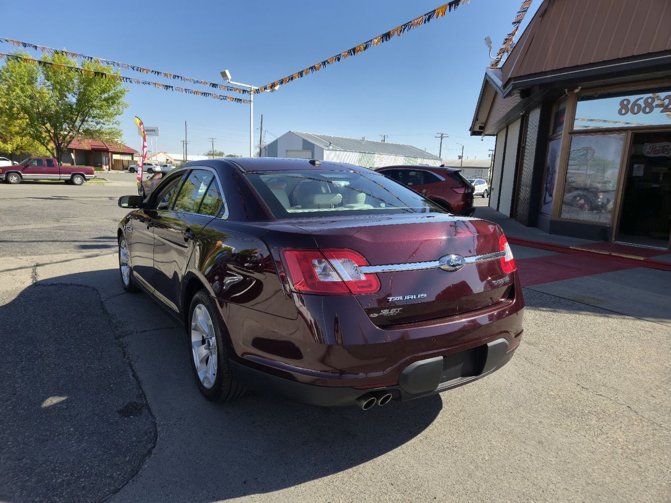 2011 Ford Taurus SEL photo 4