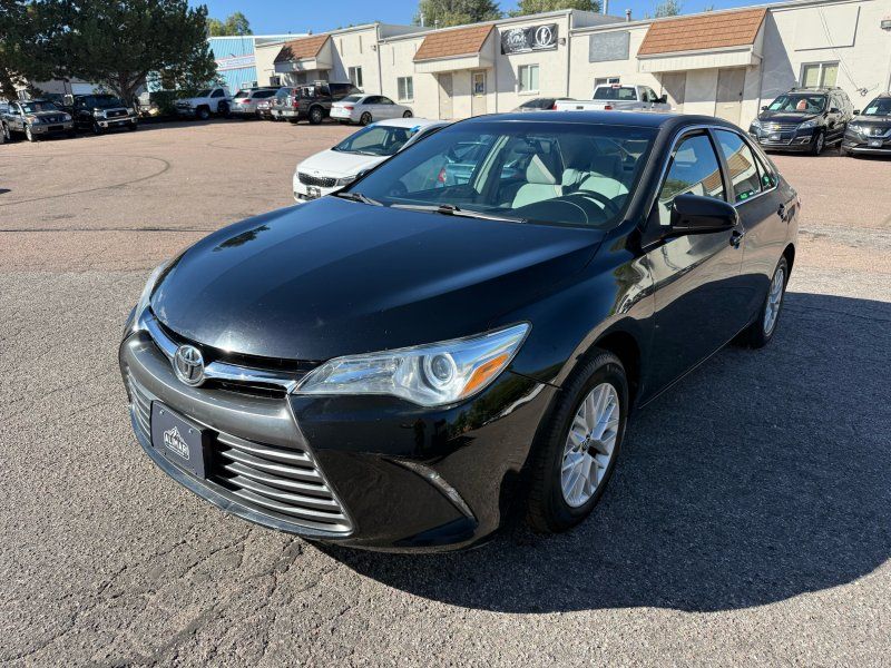 2016 Toyota Camry LE photo 2
