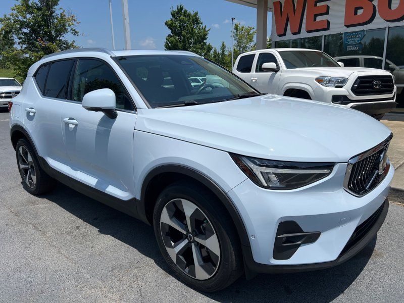 2024 Volvo XC40 B5 Plus Bright AWD's photo