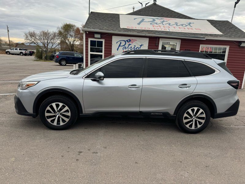 2020 Subaru Outback Premium photo 2