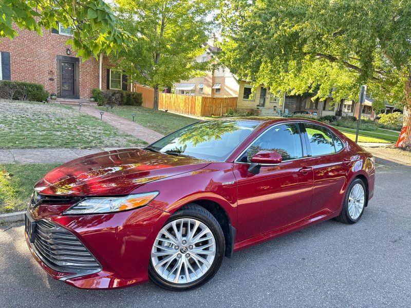 2020 Toyota Camry XLE Hybrid
