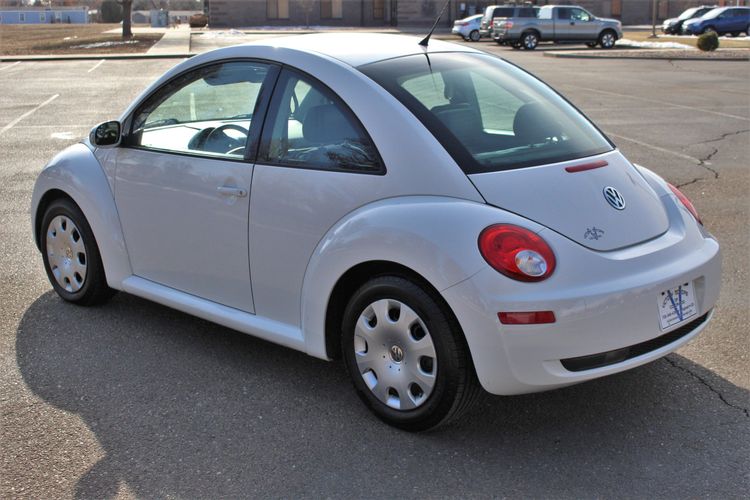 2010 Volkswagen New Beetle Base PZEV | Victory Motors of Colorado