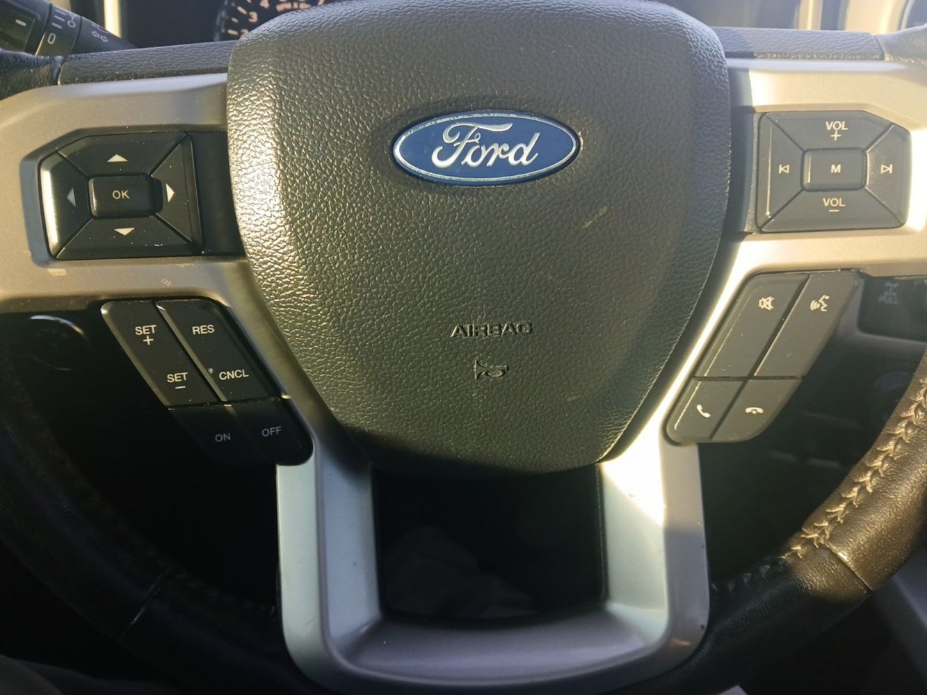 2020 Ford F-150 Lariat photo 10