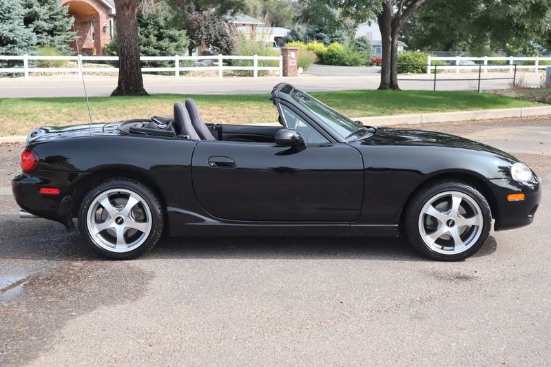 2004 Mazda MX-5 Miata Photos