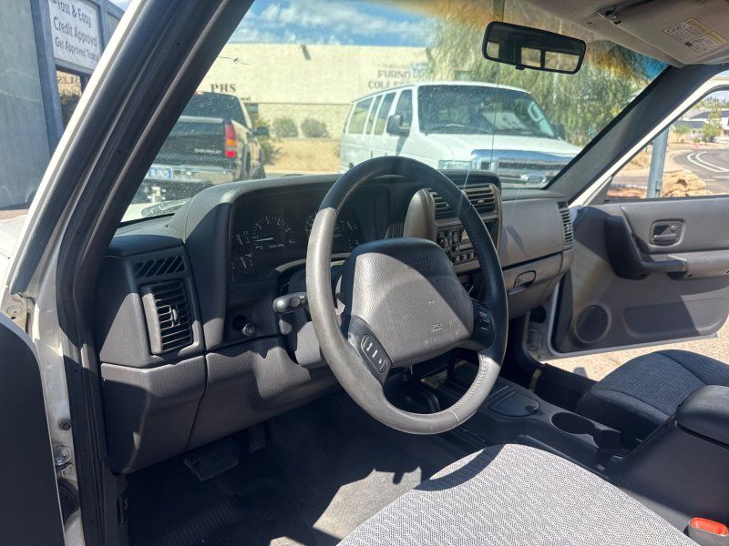 2000 Jeep Cherokee Sport photo 9