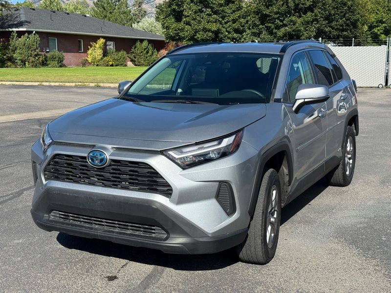 2022 Toyota RAV4 Hybrid — XLE, photo 1 of 16
