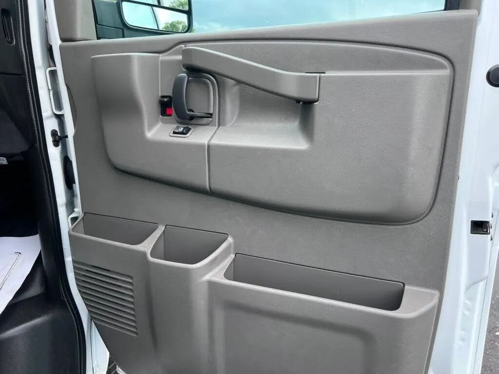 2021 Chevrolet Express Cargo #17