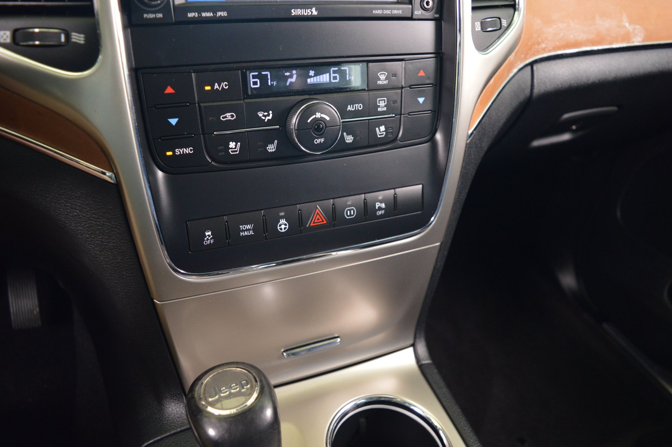 2011 Jeep Grand Cherokee Overland photo 27