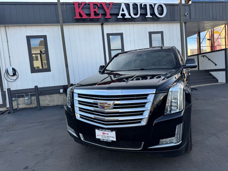 2017 Cadillac Escalade Platinum's photo