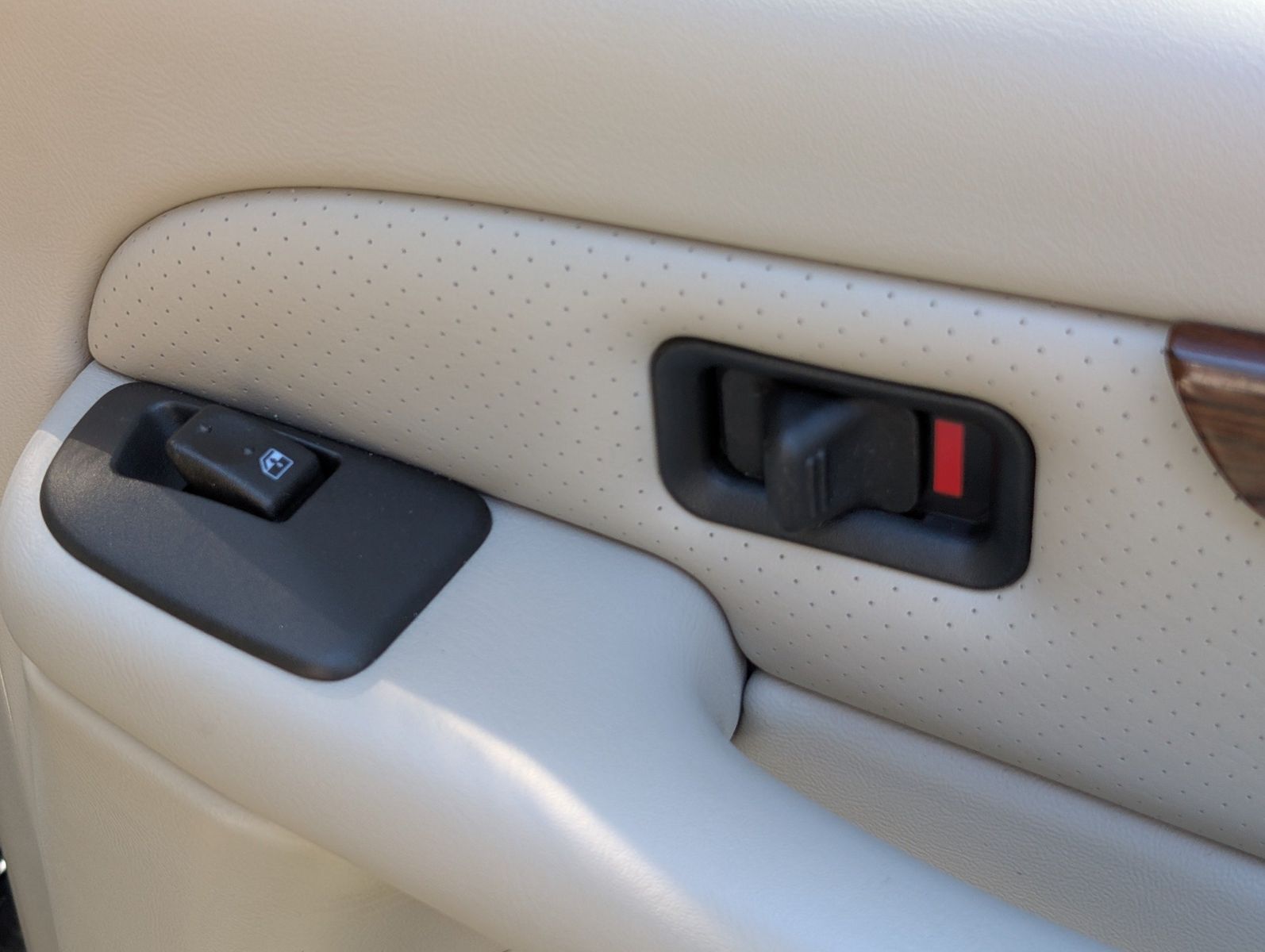 2004 Cadillac Escalade ESV 203