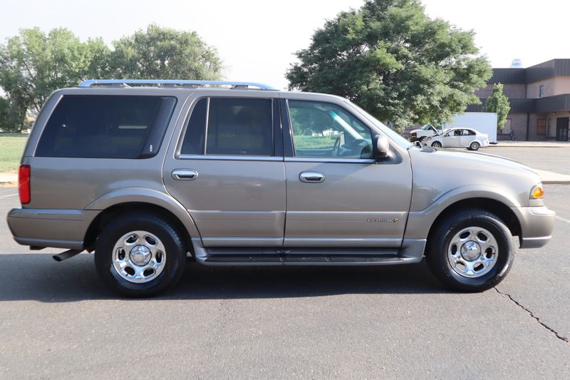 2001 Lincoln Navigator Photos