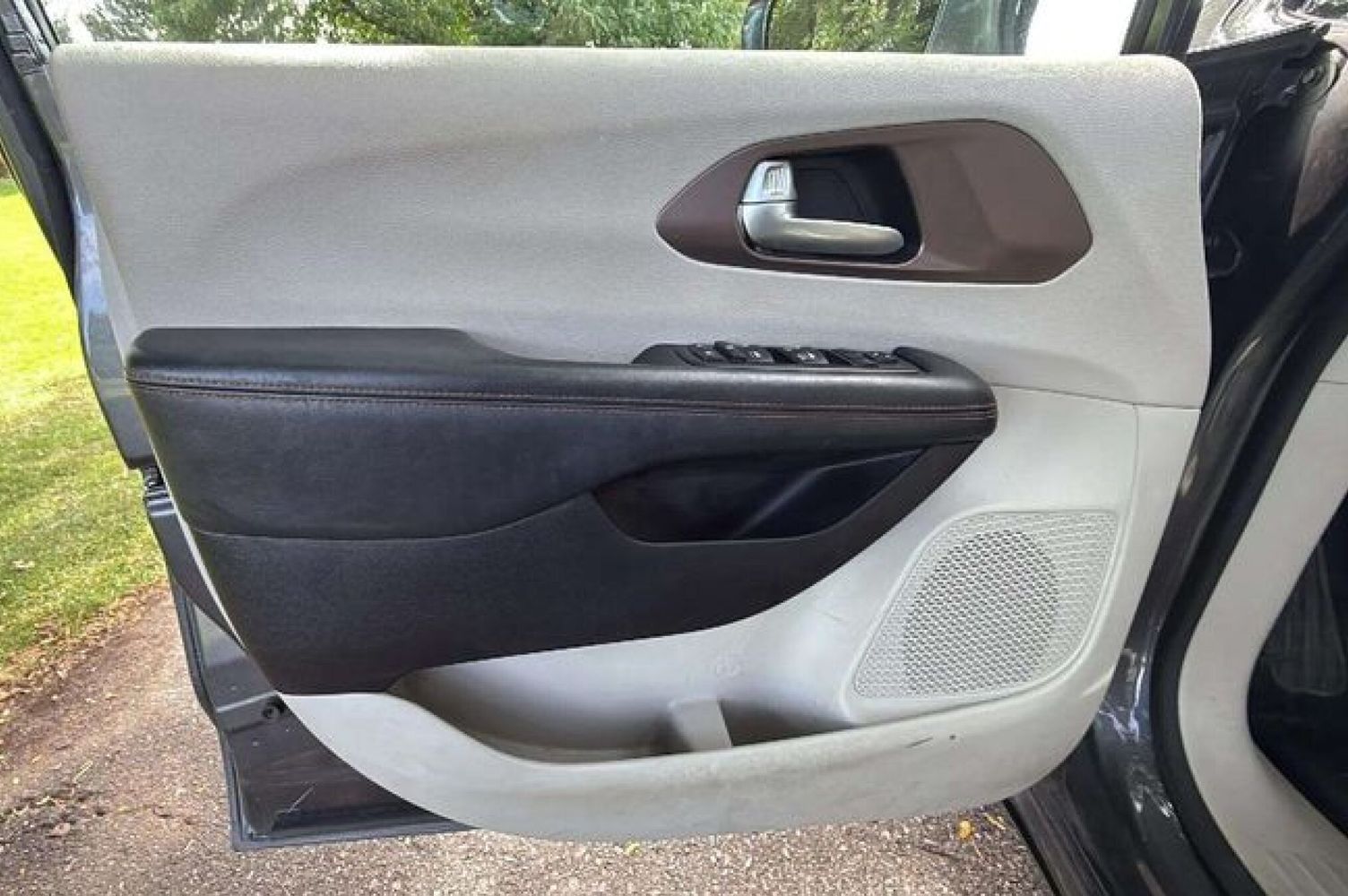 2017 Chrysler Pacifica Touring L photo 19