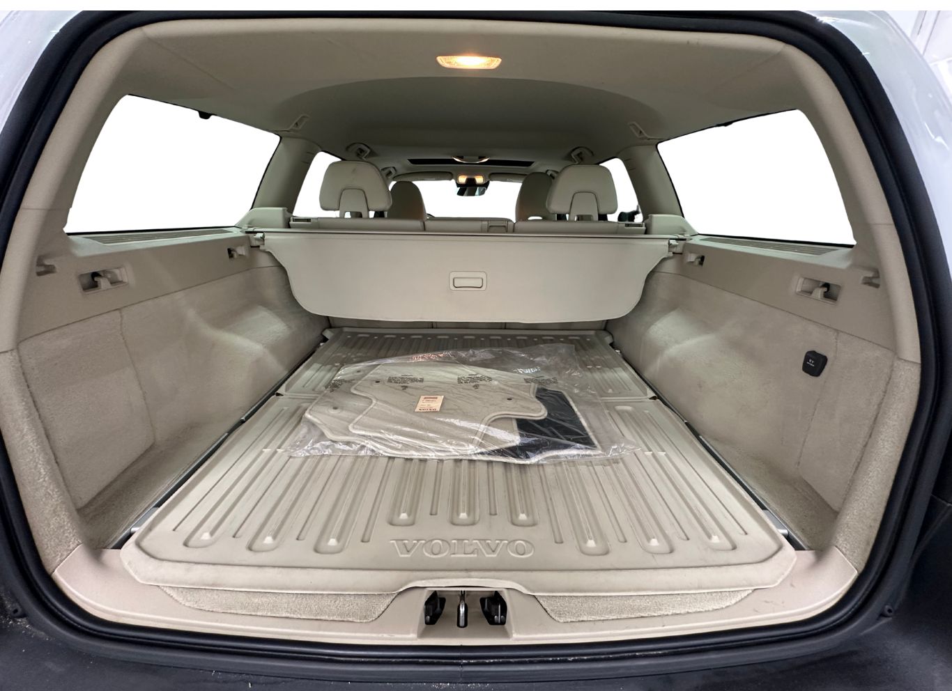 2016 Volvo XC70 T5 Platinum photo 10