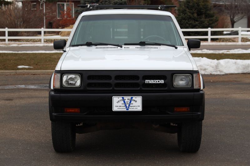 1993 Mazda B2600i Photos