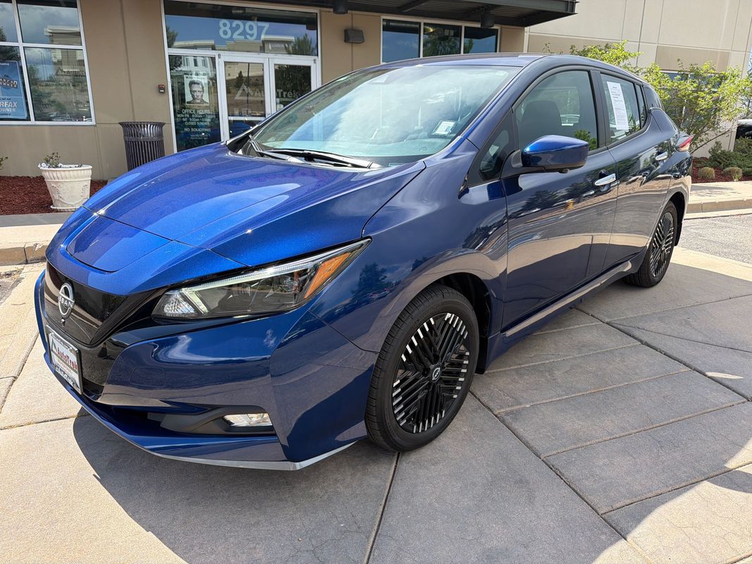 View vehicle photo 2